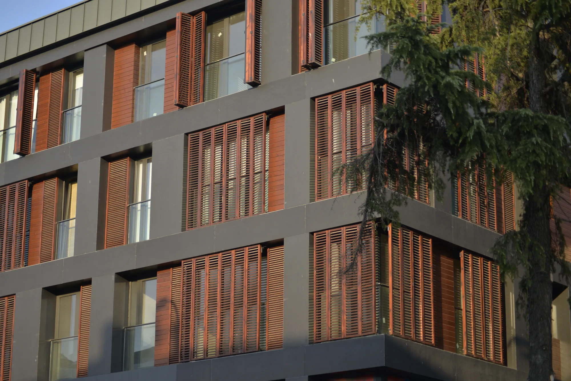How Do Wooden Sun Shade Promote Sustainability?