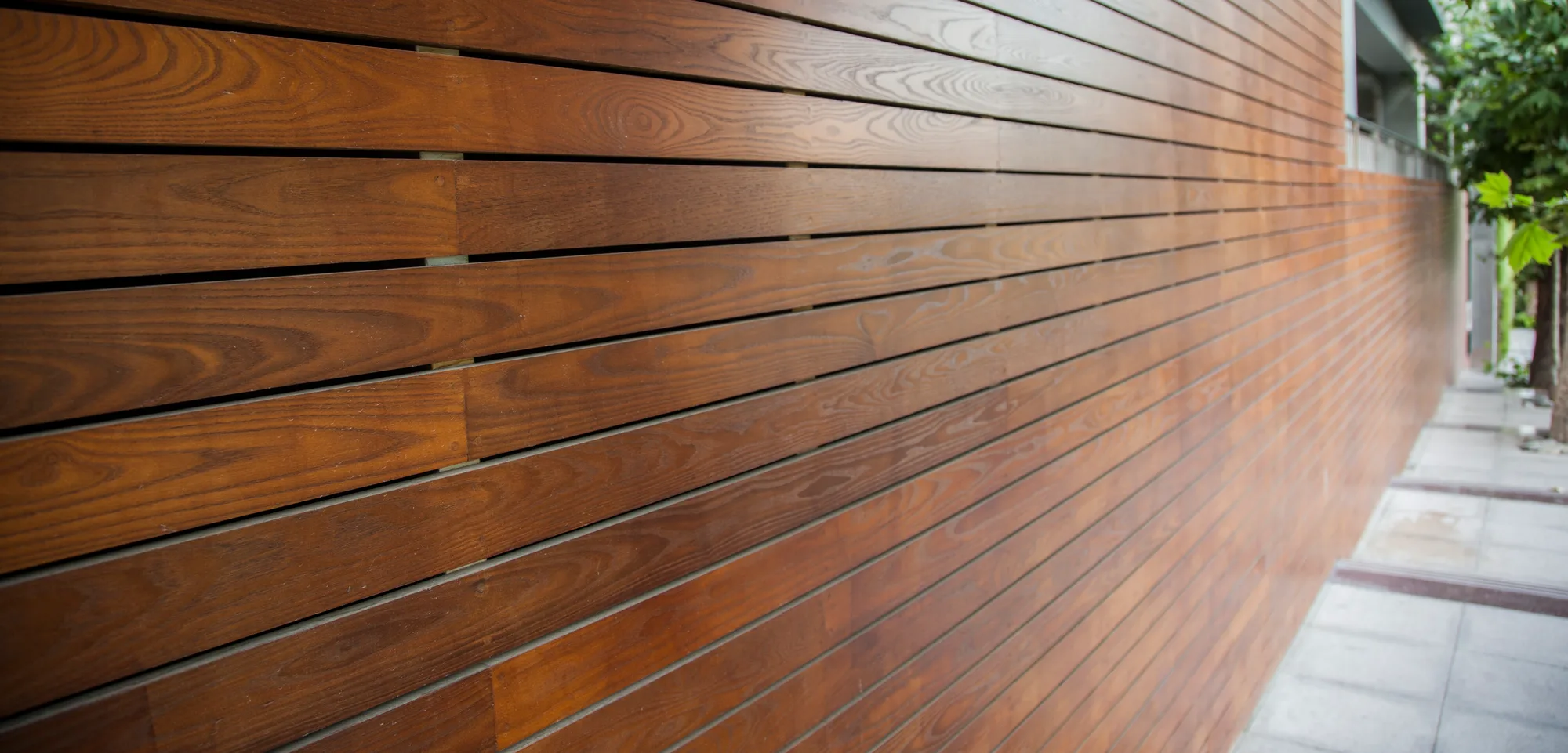 Thermowood or Composite? Choosing the Right Deck for Your Outdoor Spaces