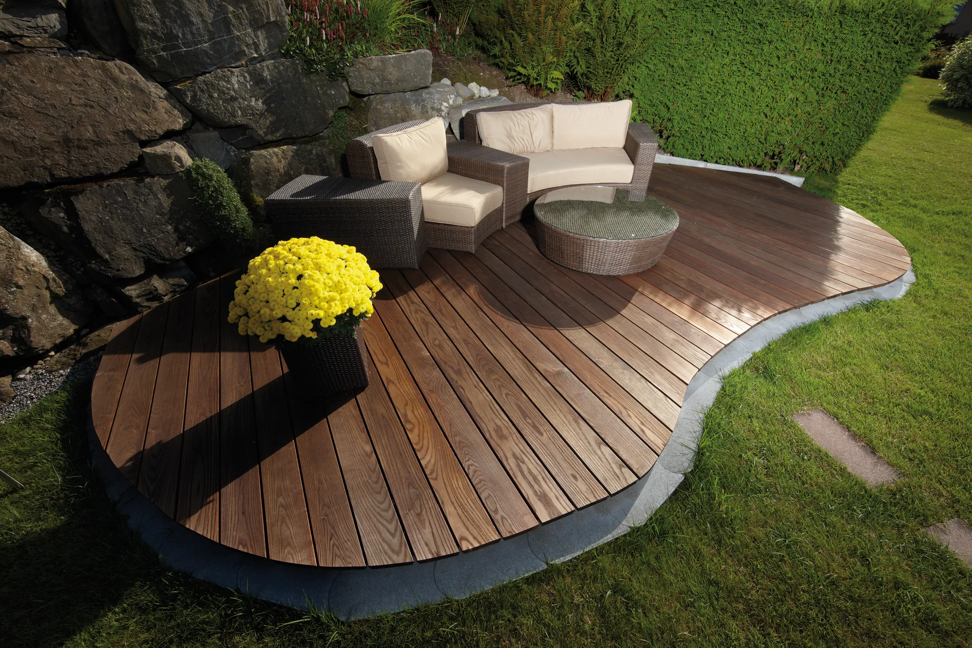 Advantages of Using Wooden Decking in the Garden